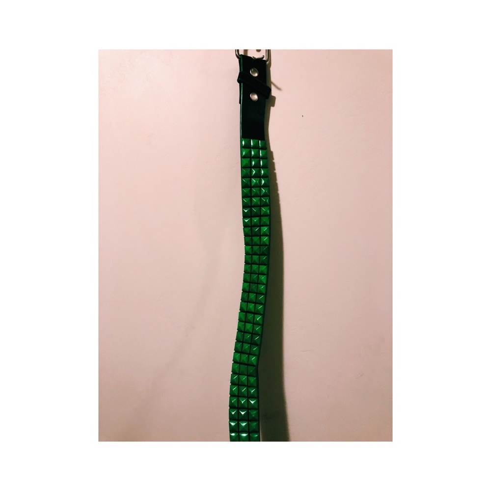 Studded belt. 💚
